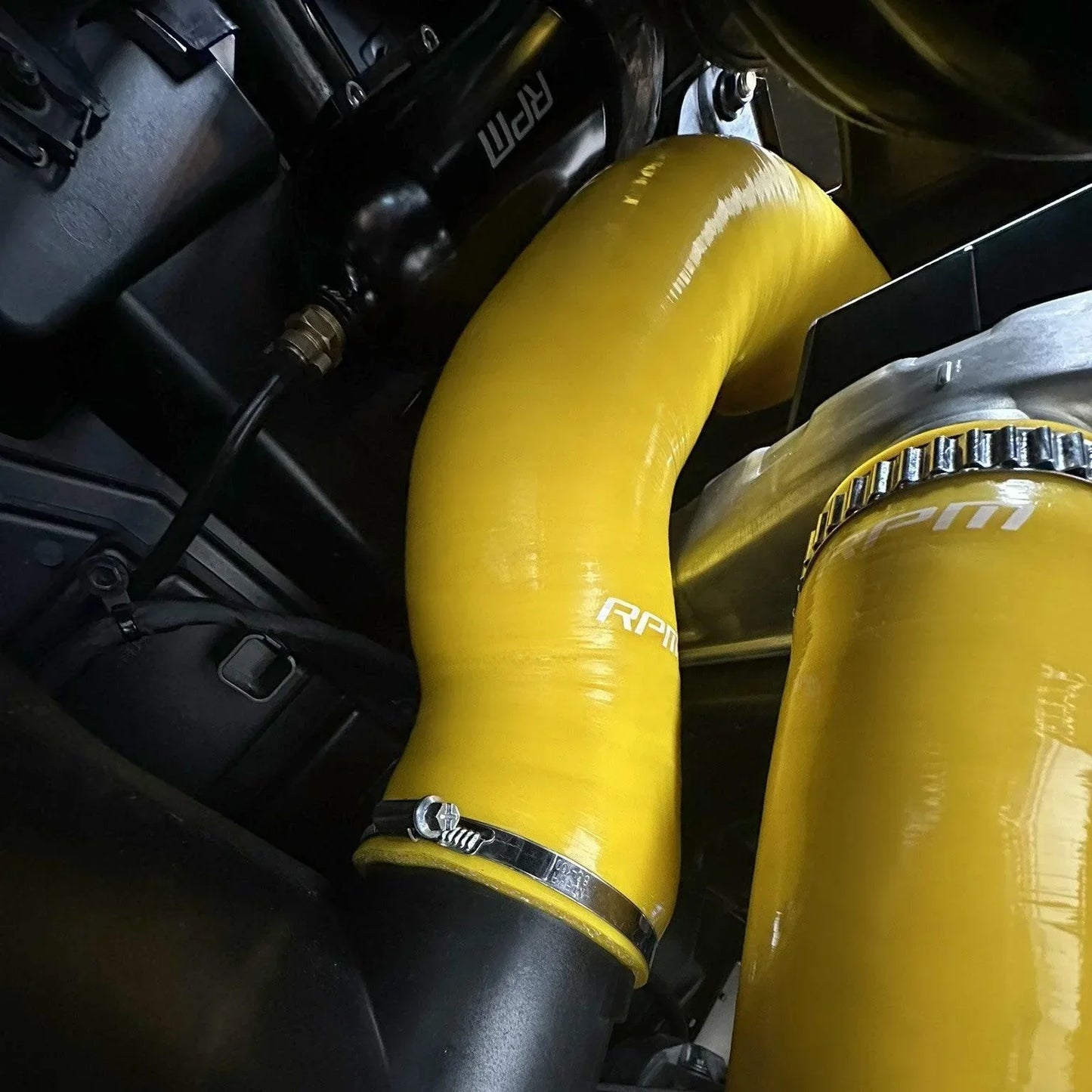 Tube d’admission RPM Powersports conservant la boîte à air OEM Donaldson Maverick R