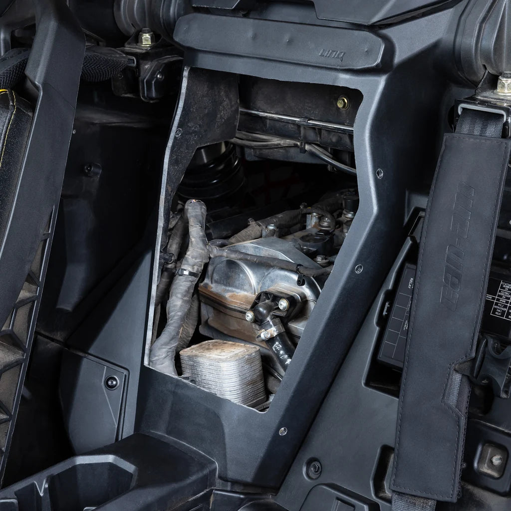 Accès moteur depuis habitacle Can-Am Maverick R