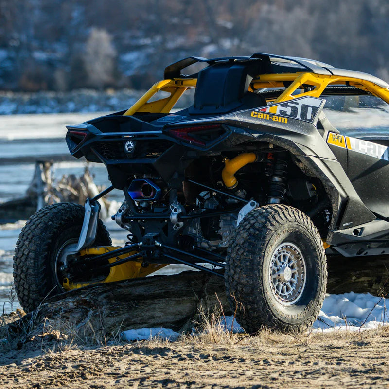 Embout d’échappement installé sur SSV Maverick R